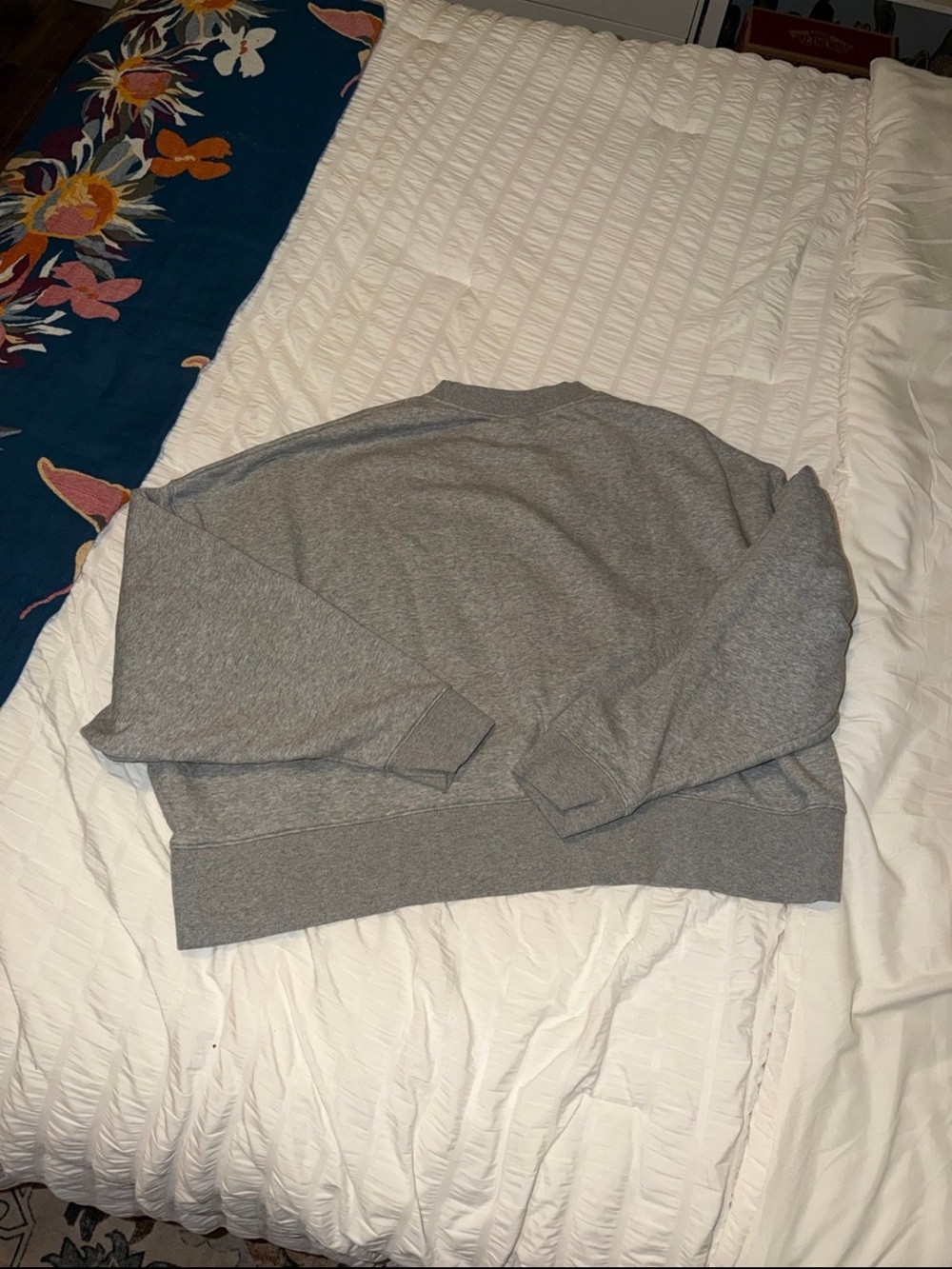 Nike women’s  cropped Grey Crewneck Sweatshirt - Picture 2 of 3